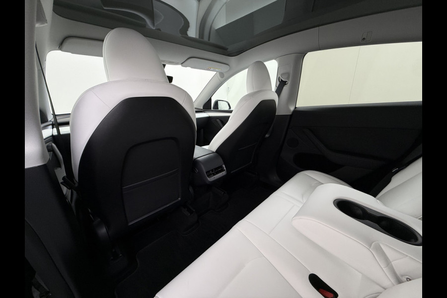 Tesla Model Y **RWD** Long Range 75kWh SOH 95% Lmv 20" Ivoor Leder Warmtepomp FSD-4 Computer Elek.Stoelen+Memory Panoramadak Navi Camera's Ecc Elek.Achterklep Privacy Glas Led AMD Ryzen™ Fabrieksgarantie tot 27-6-2028 Garantie op Accu en Motor tot 27-6-2032/192.000km 1e Eigenaar Origineel Nederlandse Auto