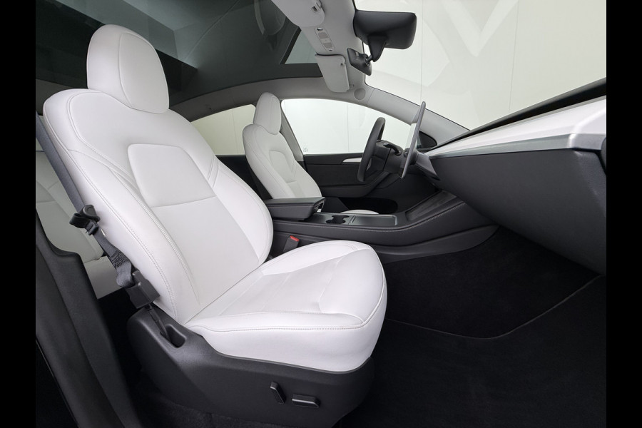 Tesla Model Y **RWD** Long Range 75kWh SOH 95% Lmv 20" Ivoor Leder Warmtepomp FSD-4 Computer Elek.Stoelen+Memory Panoramadak Navi Camera's Ecc Elek.Achterklep Privacy Glas Led AMD Ryzen™ Fabrieksgarantie tot 27-6-2028 Garantie op Accu en Motor tot 27-6-2032/192.000km 1e Eigenaar Origineel Nederlandse Auto