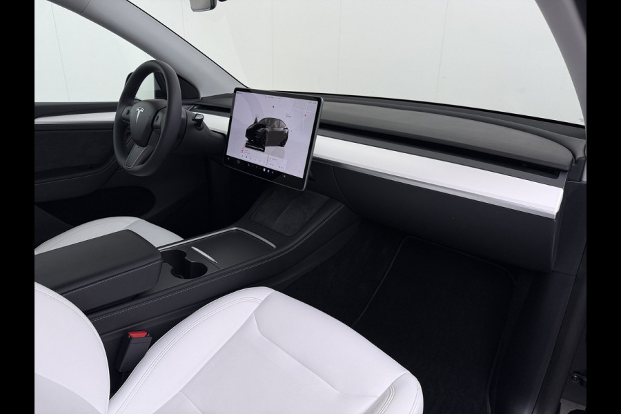 Tesla Model Y **RWD** Long Range 75kWh SOH 95% Lmv 20" Ivoor Leder Warmtepomp FSD-4 Computer Elek.Stoelen+Memory Panoramadak Navi Camera's Ecc Elek.Achterklep Privacy Glas Led AMD Ryzen™ Fabrieksgarantie tot 27-6-2028 Garantie op Accu en Motor tot 27-6-2032/192.000km 1e Eigenaar Origineel Nederlandse Auto