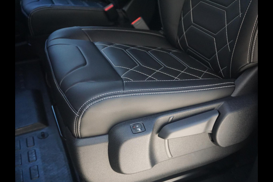 Opel Vivaro-e Dubbele Cabine 75kWh | STX Sport | Mooiste  bus van NL (!) | Lederen bekleding | Spoilerpakket | 18 inch Lichtmetalen velgen | Dynamic Comfort NAV Pakket | Winterpakket | 2x schuifdeur | Betimmering | Comfortstoelen |