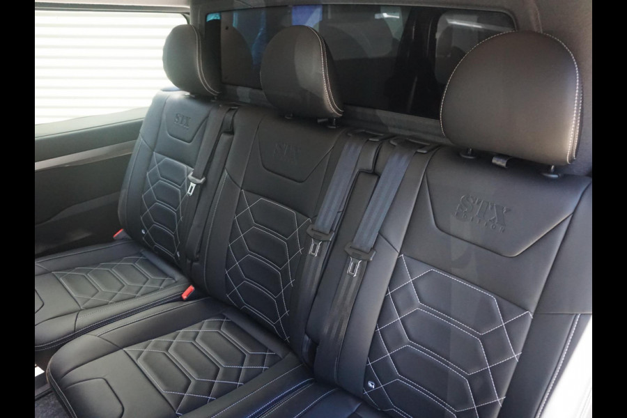 Opel Vivaro-e Dubbele Cabine 75kWh | STX Sport | Mooiste  bus van NL (!) | Lederen bekleding | Spoilerpakket | 18 inch Lichtmetalen velgen | Dynamic Comfort NAV Pakket | Winterpakket | 2x schuifdeur | Betimmering | Comfortstoelen |