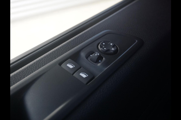 Opel Vivaro-e Dubbele Cabine 75kWh | STX Sport | Mooiste  bus van NL (!) | Lederen bekleding | Spoilerpakket | 18 inch Lichtmetalen velgen | Dynamic Comfort NAV Pakket | Winterpakket | 2x schuifdeur | Betimmering | Comfortstoelen |