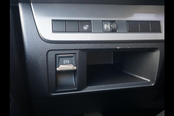 Opel Vivaro-e Dubbele Cabine 75kWh | STX Sport | Mooiste  bus van NL (!) | Lederen bekleding | Spoilerpakket | 18 inch Lichtmetalen velgen | Dynamic Comfort NAV Pakket | Winterpakket | 2x schuifdeur | Betimmering | Comfortstoelen |