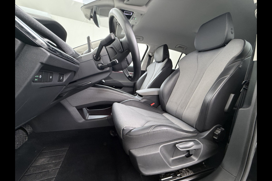 Škoda ENYAQ iV 80 SOH 95% Trekhaak 3-Zone Ecc Stuur+Stoelverwarming Lmv 21" Camera Apple Carplay Android Auto Keyless advanced Pdc Led Privacy Glas P-Assist DAB Isofix Rijstrooksensor 1.000KG Trekgewicht 1e Eigenaar Origineel Nederlandse Auto