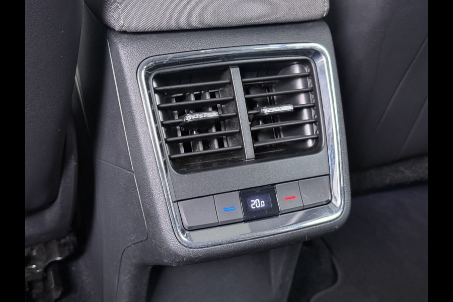 Škoda ENYAQ iV 80 SOH 95% Trekhaak 3-Zone Ecc Stuur+Stoelverwarming Lmv 21" Camera Apple Carplay Android Auto Keyless advanced Pdc Led Privacy Glas P-Assist DAB Isofix Rijstrooksensor 1.000KG Trekgewicht 1e Eigenaar Origineel Nederlandse Auto