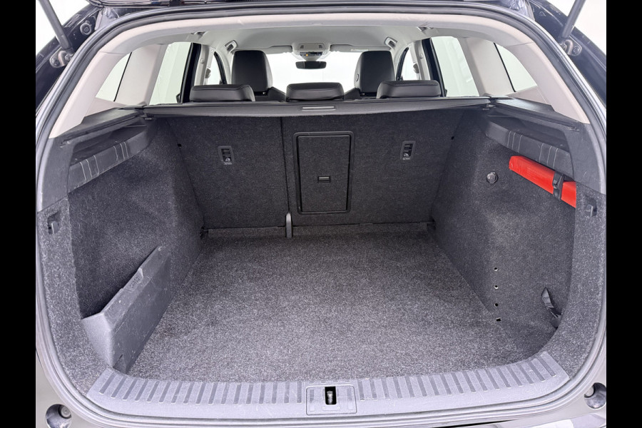 Škoda ENYAQ iV 80 SOH 95% Trekhaak 3-Zone Ecc Stuur+Stoelverwarming Lmv 21" Camera Apple Carplay Android Auto Keyless advanced Pdc Led Privacy Glas P-Assist DAB Isofix Rijstrooksensor 1.000KG Trekgewicht 1e Eigenaar Origineel Nederlandse Auto