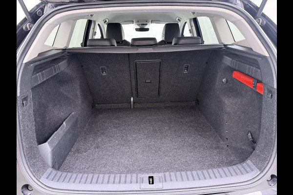 Škoda ENYAQ iV 80 SOH 95% Trekhaak 3-Zone Ecc Stuur+Stoelverwarming Lmv 21" Camera Apple Carplay Android Auto Keyless advanced Pdc Led Privacy Glas P-Assist DAB Isofix Rijstrooksensor 1.000KG Trekgewicht 1e Eigenaar Origineel Nederlandse Auto