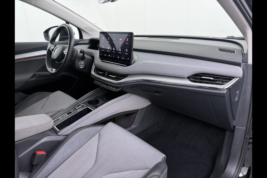 Škoda ENYAQ iV 80 SOH 95% Trekhaak 3-Zone Ecc Stuur+Stoelverwarming Lmv 21" Camera Apple Carplay Android Auto Keyless advanced Pdc Led Privacy Glas P-Assist DAB Isofix Rijstrooksensor 1.000KG Trekgewicht 1e Eigenaar Origineel Nederlandse Auto