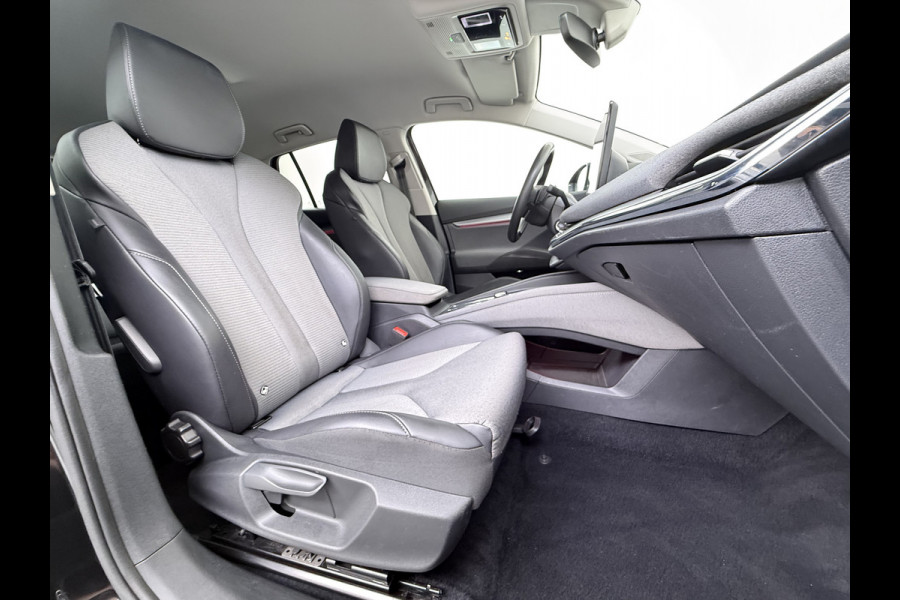 Škoda ENYAQ iV 80 SOH 95% Trekhaak 3-Zone Ecc Stuur+Stoelverwarming Lmv 21" Camera Apple Carplay Android Auto Keyless advanced Pdc Led Privacy Glas P-Assist DAB Isofix Rijstrooksensor 1.000KG Trekgewicht 1e Eigenaar Origineel Nederlandse Auto