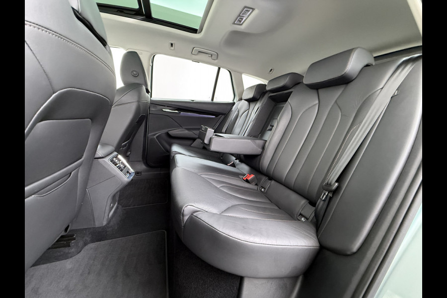 Škoda ENYAQ iV 60 Panoramadak Leder Stuur+Stoel+Achterbankverwarming 3-Zone Ecc Navi Apple Carplay Android Auto Draadloze Telefoonlader SOH 90.6% Elek.Achterklep Privacy Glas Lmv 20" Led Pdc Isofix DAB Lane Assist Dealeronderhouden Origineel Nederlandse Auto Zeer Compleet