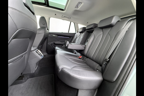 Škoda ENYAQ iV 60 Panoramadak Leder Stuur+Stoel+Achterbankverwarming 3-Zone Ecc Navi Apple Carplay Android Auto Draadloze Telefoonlader SOH 90.6% Elek.Achterklep Privacy Glas Lmv 20" Led Pdc Isofix DAB Lane Assist Dealeronderhouden Origineel Nederlandse Auto Zeer Compleet