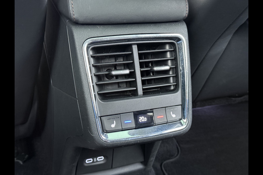 Škoda ENYAQ iV 60 Panoramadak Leder Stuur+Stoel+Achterbankverwarming 3-Zone Ecc Navi Apple Carplay Android Auto Draadloze Telefoonlader SOH 90.6% Elek.Achterklep Privacy Glas Lmv 20" Led Pdc Isofix DAB Lane Assist Dealeronderhouden Origineel Nederlandse Auto Zeer Compleet