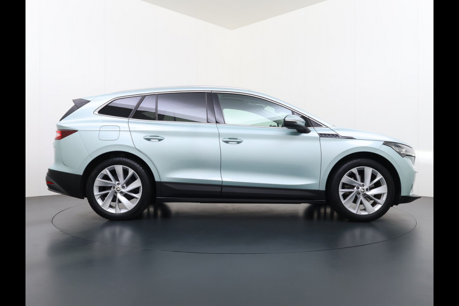 Škoda ENYAQ iV 60 Panoramadak Leder Stuur+Stoel+Achterbankverwarming 3-Zone Ecc Navi Apple Carplay Android Auto Draadloze Telefoonlader SOH 90.6% Elek.Achterklep Privacy Glas Lmv 20" Led Pdc Isofix DAB Lane Assist Dealeronderhouden Origineel Nederlandse Auto Zeer Compleet
