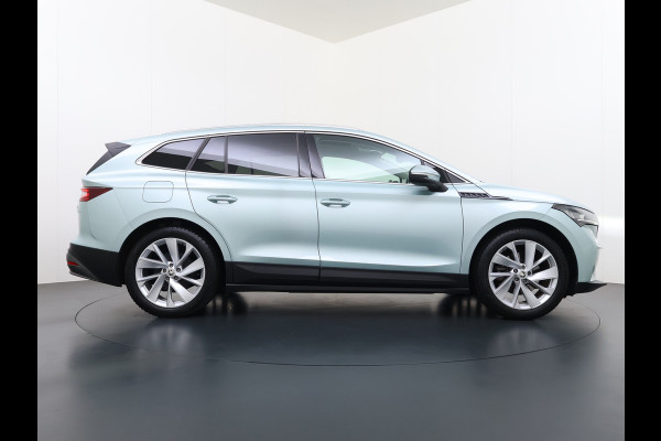Škoda ENYAQ iV 60 Panoramadak Leder Stuur+Stoel+Achterbankverwarming 3-Zone Ecc Navi Apple Carplay Android Auto Draadloze Telefoonlader SOH 90.6% Elek.Achterklep Privacy Glas Lmv 20" Led Pdc Isofix DAB Lane Assist Dealeronderhouden Origineel Nederlandse Auto Zeer Compleet