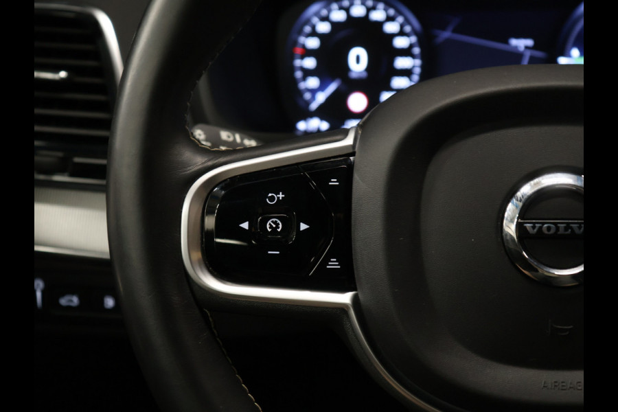 Volvo XC90 2.0 T8 Recharge AWD R-Design 7P [ADAPTIVE CRUISE, HARMAN/KARDON, MEMORY SEATS, TREKHAAK UITKLAPBAAR, STUURVERWARMING, APPLE CARPLAY, ANDROID, SFEERVERLICHTING, STOELVERWARMING, CAMERA, CLIMATE 4-ZONE, KEYLESS ENTRY