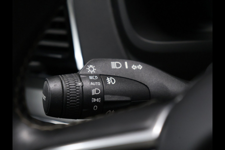 Volvo XC90 2.0 T8 Recharge AWD R-Design 7P [ADAPTIVE CRUISE, HARMAN/KARDON, MEMORY SEATS, TREKHAAK UITKLAPBAAR, STUURVERWARMING, APPLE CARPLAY, ANDROID, SFEERVERLICHTING, STOELVERWARMING, CAMERA, CLIMATE 4-ZONE, KEYLESS ENTRY