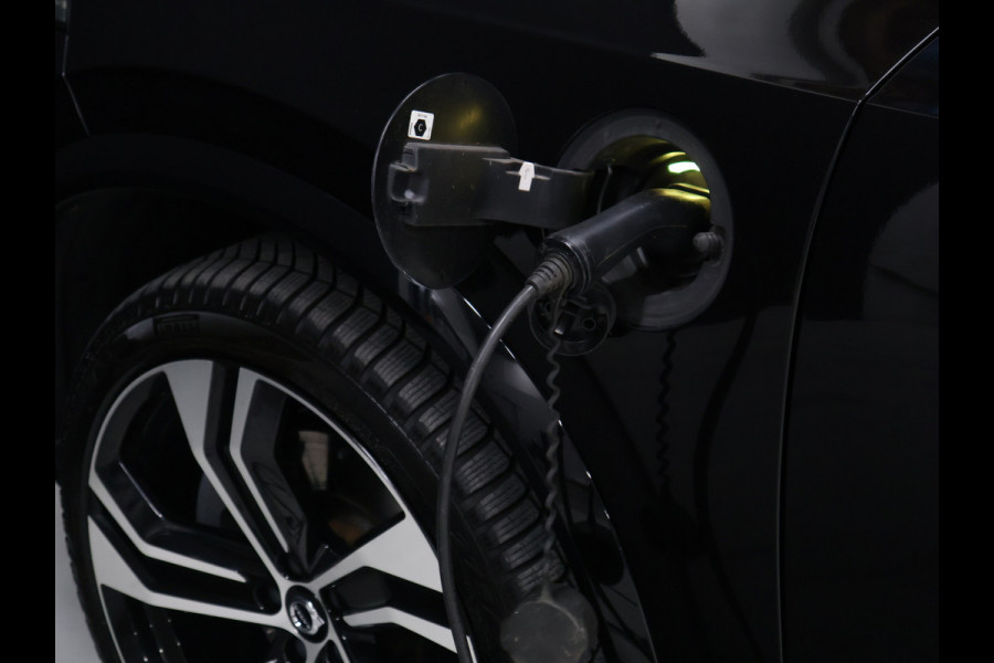 Volvo XC90 2.0 T8 Recharge AWD R-Design 7P [ADAPTIVE CRUISE, HARMAN/KARDON, MEMORY SEATS, TREKHAAK UITKLAPBAAR, STUURVERWARMING, APPLE CARPLAY, ANDROID, SFEERVERLICHTING, STOELVERWARMING, CAMERA, CLIMATE 4-ZONE, KEYLESS ENTRY