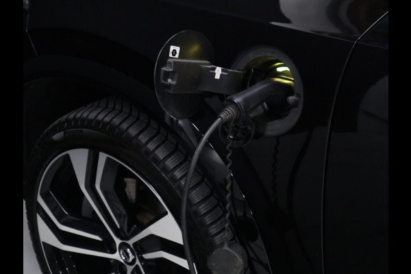 Volvo XC90 2.0 T8 Recharge AWD R-Design 7P [ADAPTIVE CRUISE, HARMAN/KARDON, MEMORY SEATS, TREKHAAK UITKLAPBAAR, STUURVERWARMING, APPLE CARPLAY, ANDROID, SFEERVERLICHTING, STOELVERWARMING, CAMERA, CLIMATE 4-ZONE, KEYLESS ENTRY