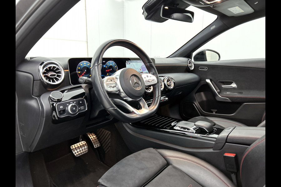 Mercedes-Benz A-Klasse 200 Business Solution AMG(Goed ondH, Panorama, Sfeerverlichting, Lane Assist,Navi, Camera, StoelV, Etc)