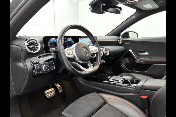 Mercedes-Benz A-Klasse 200 Business Solution AMG(Goed ondH, Panorama, Sfeerverlichting, Lane Assist,Navi, Camera, StoelV, Etc)