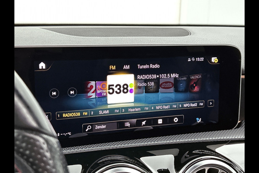 Mercedes-Benz A-Klasse 200 Business Solution AMG(Goed ondH, Panorama, Sfeerverlichting, Lane Assist,Navi, Camera, StoelV, Etc)