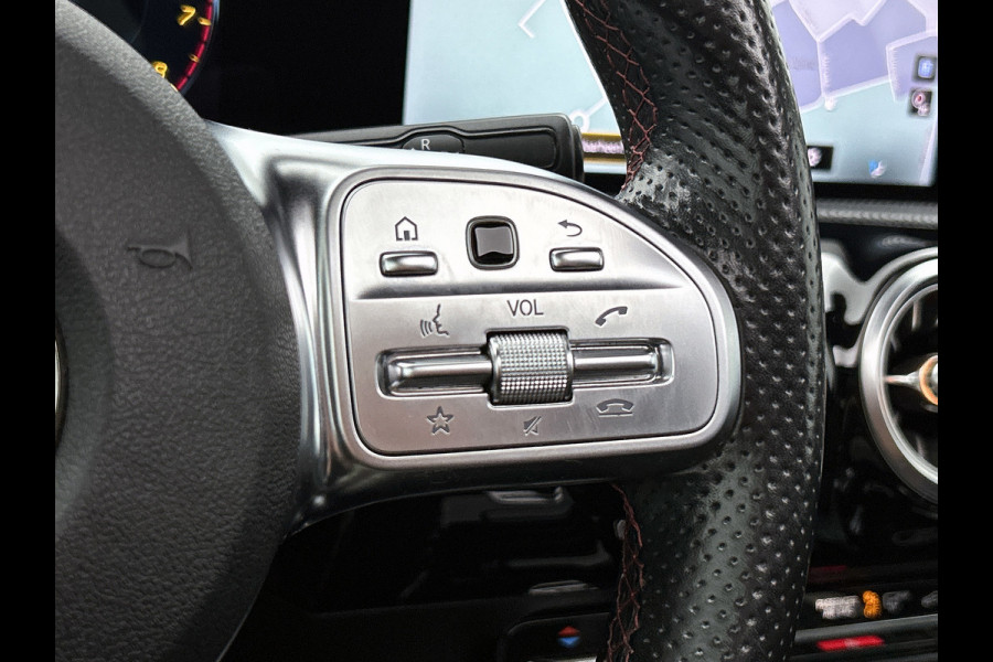Mercedes-Benz A-Klasse 200 Business Solution AMG(Goed ondH, Panorama, Sfeerverlichting, Lane Assist,Navi, Camera, StoelV, Etc)