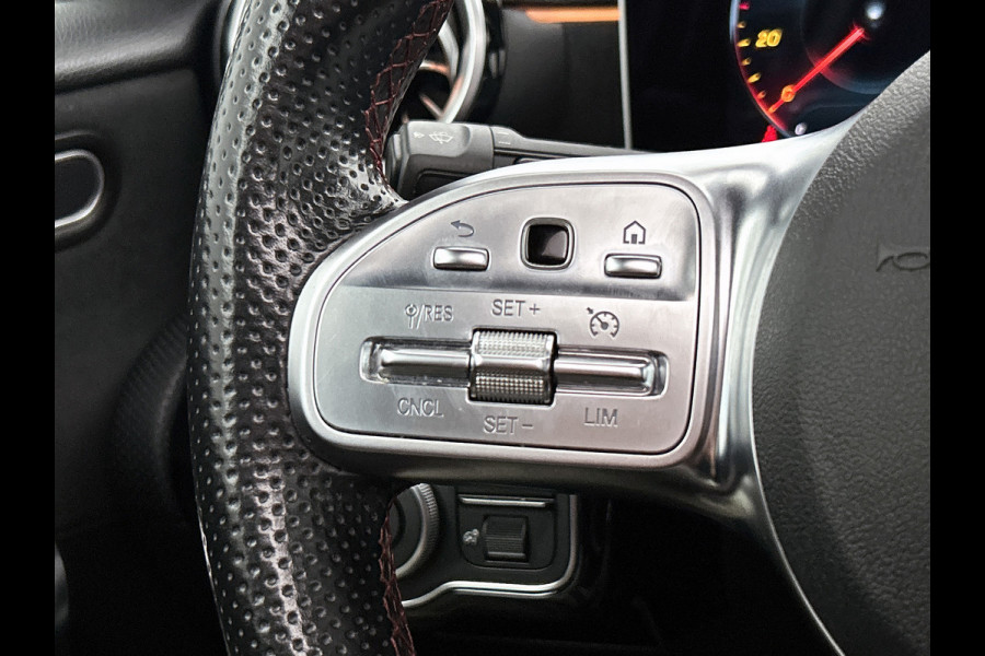 Mercedes-Benz A-Klasse 200 Business Solution AMG(Goed ondH, Panorama, Sfeerverlichting, Lane Assist,Navi, Camera, StoelV, Etc)