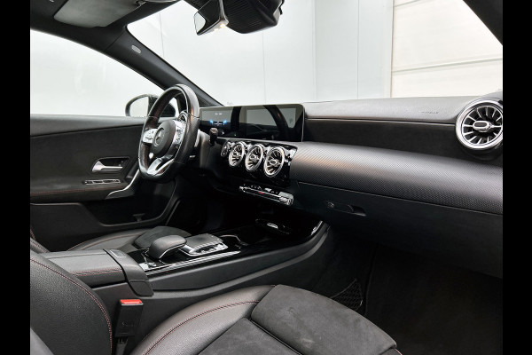 Mercedes-Benz A-Klasse 200 Business Solution AMG(Goed ondH, Panorama, Sfeerverlichting, Lane Assist,Navi, Camera, StoelV, Etc)