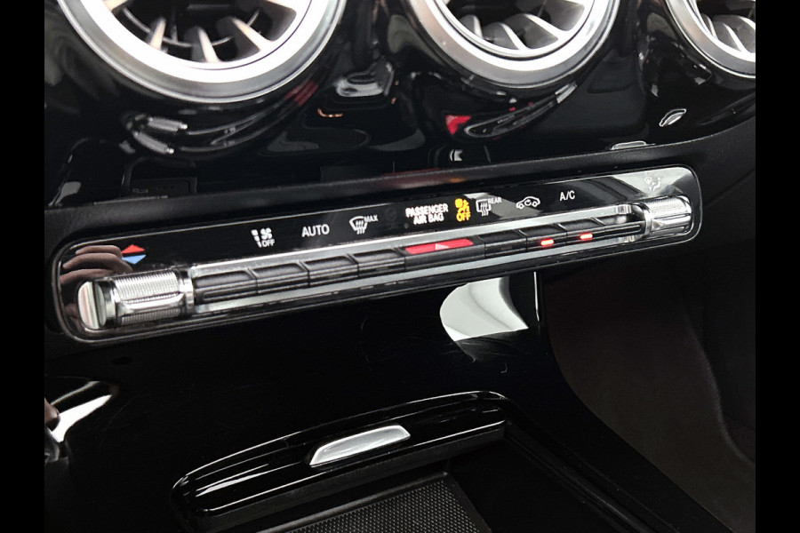 Mercedes-Benz A-Klasse 200 Business Solution AMG(Goed ondH, Panorama, Sfeerverlichting, Lane Assist,Navi, Camera, StoelV, Etc)