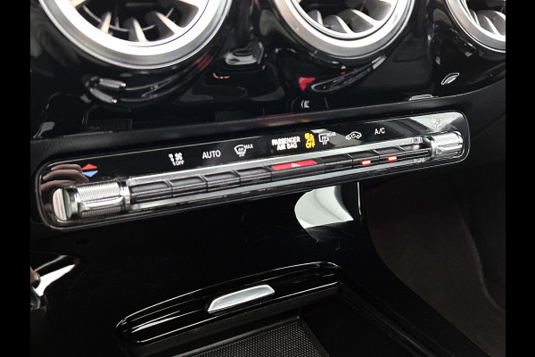 Mercedes-Benz A-Klasse 200 Business Solution AMG(Goed ondH, Panorama, Sfeerverlichting, Lane Assist,Navi, Camera, StoelV, Etc)