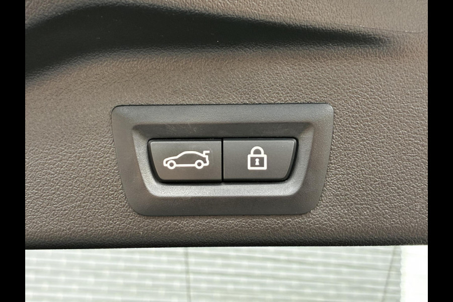 BMW X5 xDrive45e High Executive M Sport Pakket Automaat / Live Cockpit Professional / Panoramadak / Trekhaak / Comfortstoelen / Head-Up Display / Luchtvering / Driving Assistant Professional / Hifi / Stoelverwarming voor+achter /