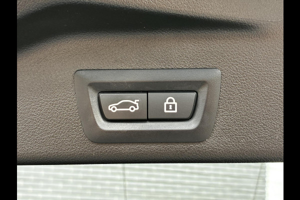 BMW X5 xDrive45e High Executive M Sport Pakket Automaat / Live Cockpit Professional / Panoramadak / Trekhaak / Comfortstoelen / Head-Up Display / Luchtvering / Driving Assistant Professional / Hifi / Stoelverwarming voor+achter /