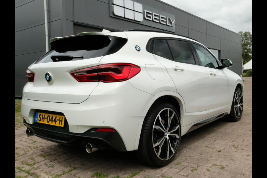 BMW X2 sDrive20i High Executive 190 PK | Panorama dak | Stoelverwarming | Vol lederen bekleding | CarPlay| Elektrische klep | LED verlichting | Lichtmetalen velgen | Achteruitrijcamera |