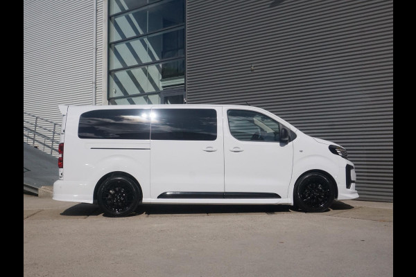 Opel Vivaro-e Dubbele Cabine 75kWh | STX Sport | Mooiste  bus van NL (!) | Lederen bekleding | Spoilerpakket | 18 inch Lichtmetalen velgen | Dynamic Comfort NAV Pakket | Winterpakket | 2x schuifdeur | Betimmering | Comfortstoelen |