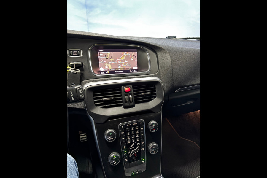 Volvo V40 2.0 T4 Business Sport Navi | Clima | Cruise | PDC | Trekhaak