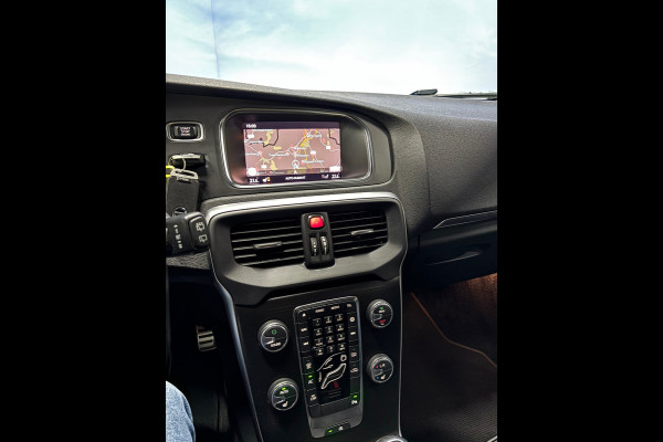 Volvo V40 2.0 T4 Business Sport Navi | Clima | Cruise | PDC | Trekhaak