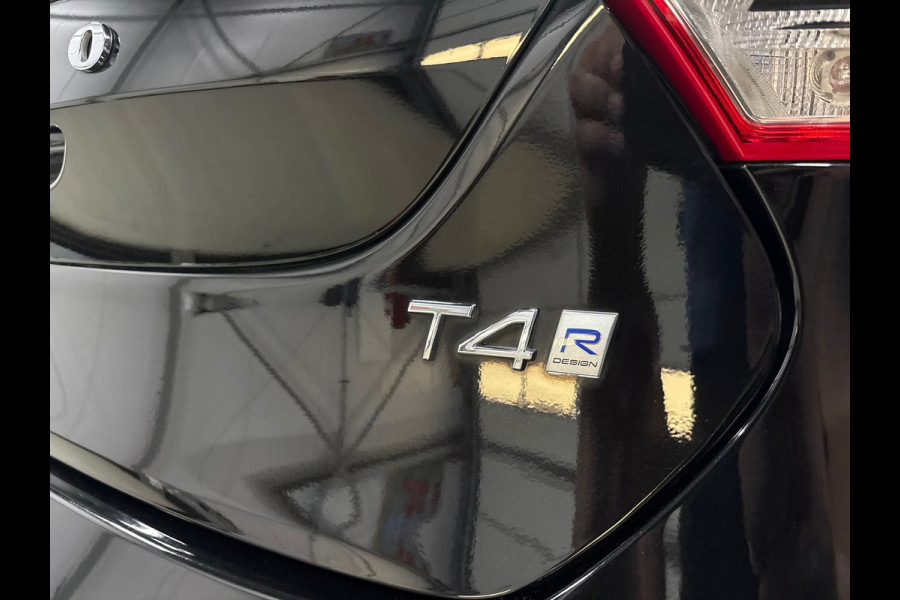 Volvo V40 2.0 T4 Business Sport Navi | Clima | Cruise | PDC | Trekhaak