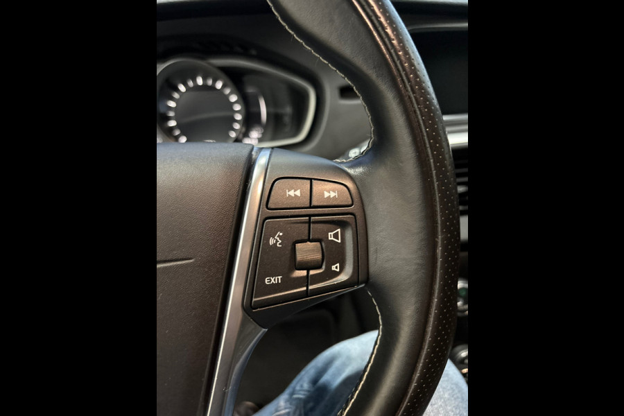 Volvo V40 2.0 T4 Business Sport Navi | Clima | Cruise | PDC | Trekhaak