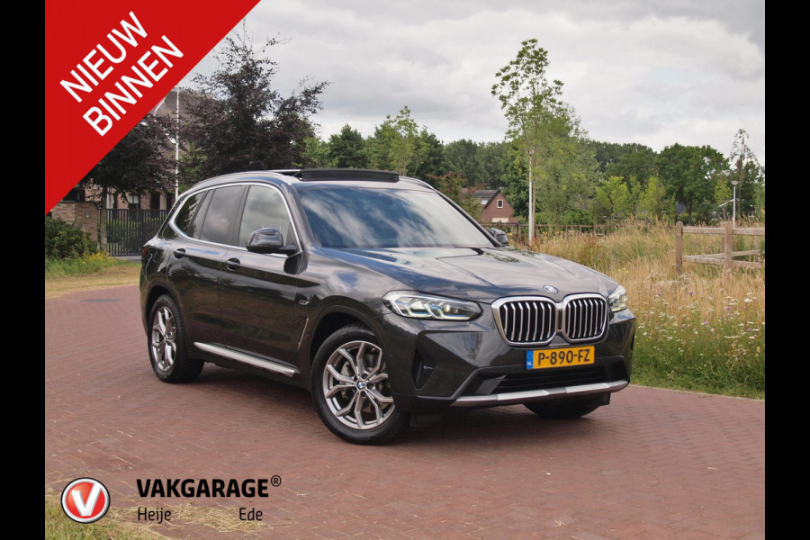 BMW X3 xDrive30e Business Edition Plus | Panoramadak | Head-Up Display | Camera | Sfeerverlichting | LED-Laser |