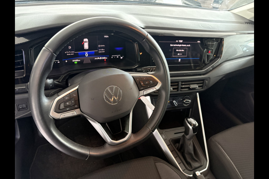 Volkswagen Polo 1.0 TSI Life Edition Achteruitrijcamera - Airco - Apple carplay - Draadloze telefoonoplader - Parkeersensor achter - Radio - Licht metalen velgen 15 inch - Navigatie - Radio - Cruise control - Elektrische ramen - Bluetooth - Led verlichting - Regensensor - start/stop systeem - stuurwiel multifunctioneel - Stoffen bekleding