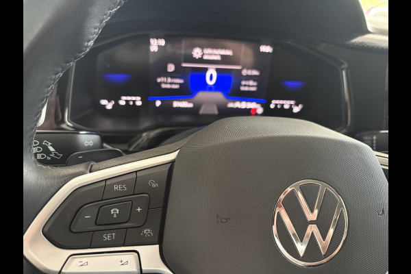 Volkswagen Polo 1.0 TSI Life Edition Achteruitrijcamera - Airco - Apple carplay - Draadloze telefoonoplader - Parkeersensor achter - Radio - Licht metalen velgen 15 inch - Navigatie - Radio - Cruise control - Elektrische ramen - Bluetooth - Led verlichting - Regensensor - start/stop systeem - stuurwiel multifunctioneel - Stoffen bekleding