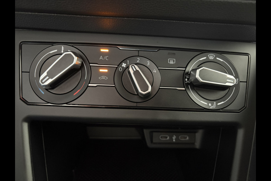 Volkswagen Polo 1.0 TSI Life Edition Achteruitrijcamera - Airco - Apple carplay - Draadloze telefoonoplader - Parkeersensor achter - Radio - Licht metalen velgen 15 inch - Navigatie - Radio - Cruise control - Elektrische ramen - Bluetooth - Led verlichting - Regensensor - start/stop systeem - stuurwiel multifunctioneel - Stoffen bekleding