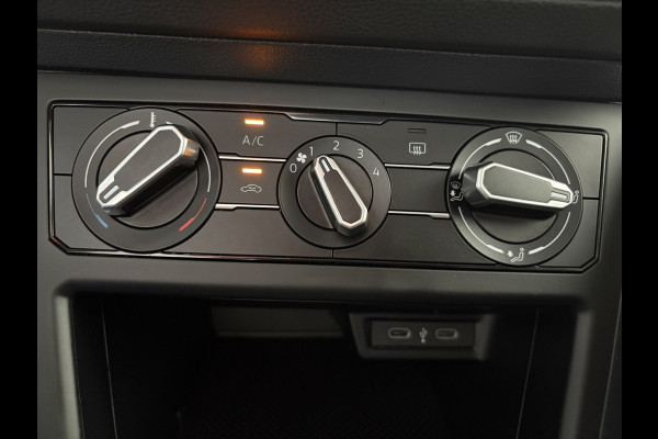 Volkswagen Polo 1.0 TSI Life Edition Achteruitrijcamera - Airco - Apple carplay - Draadloze telefoonoplader - Parkeersensor achter - Radio - Licht metalen velgen 15 inch - Navigatie - Radio - Cruise control - Elektrische ramen - Bluetooth - Led verlichting - Regensensor - start/stop systeem - stuurwiel multifunctioneel - Stoffen bekleding