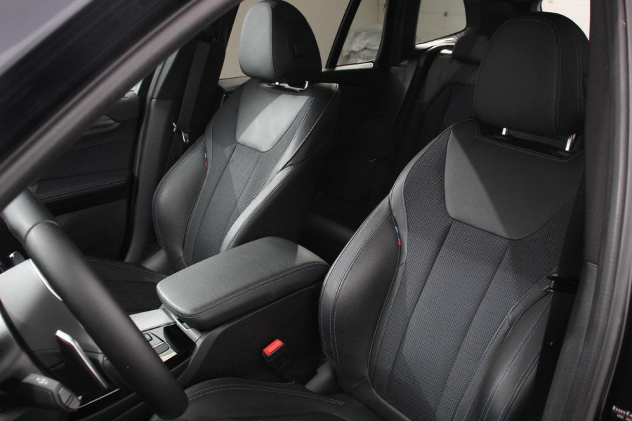 BMW X3 xDrive30e 292pk Hybrid Steptronic M Sport Navigatie Apple Carplay/Android Auto Parkeersensoren Camera Panoramadak Adaptive Cruise Control Adaptieve LED-koplampen Sound-systeem Harman-Kardon Climatronic
