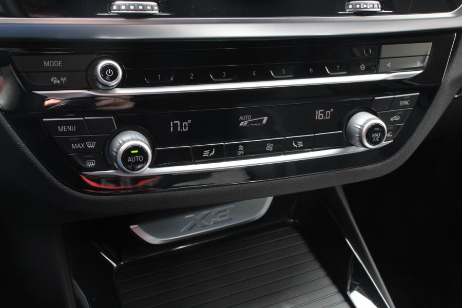 BMW X3 xDrive30e 292pk Hybrid Steptronic M Sport Navigatie Apple Carplay/Android Auto Parkeersensoren Camera Panoramadak Adaptive Cruise Control Adaptieve LED-koplampen Sound-systeem Harman-Kardon Climatronic