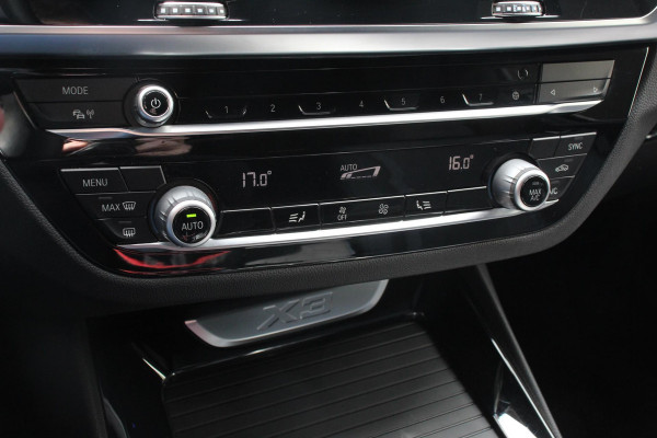 BMW X3 xDrive30e 292pk Hybrid Steptronic M Sport Navigatie Apple Carplay/Android Auto Parkeersensoren Camera Panoramadak Adaptive Cruise Control Adaptieve LED-koplampen Sound-systeem Harman-Kardon Climatronic