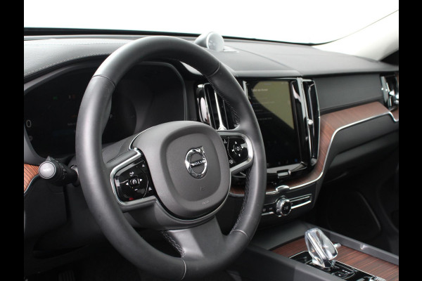 Volvo XC60 2.0 T6 398pk Plug-in hybrid AWD Ultimate Dark Bowers &Wilkins Premium Sound system Navigatie Google Panorama dak Camera Extra Getint glas Stoelen met massage functie
