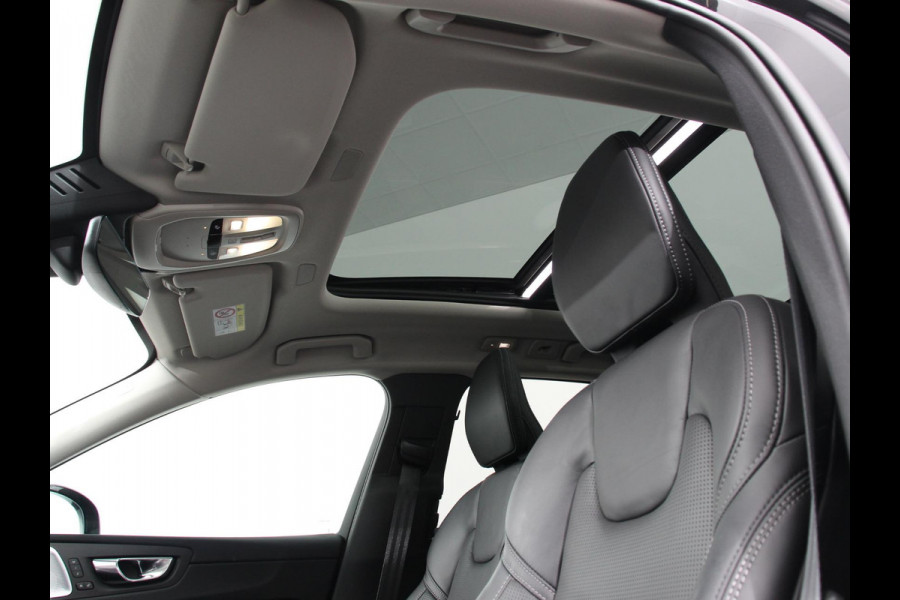 Volvo XC60 2.0 T6 398pk Plug-in hybrid AWD Ultimate Dark Bowers &Wilkins Premium Sound system Navigatie Google Panorama dak Camera Extra Getint glas Stoelen met massage functie