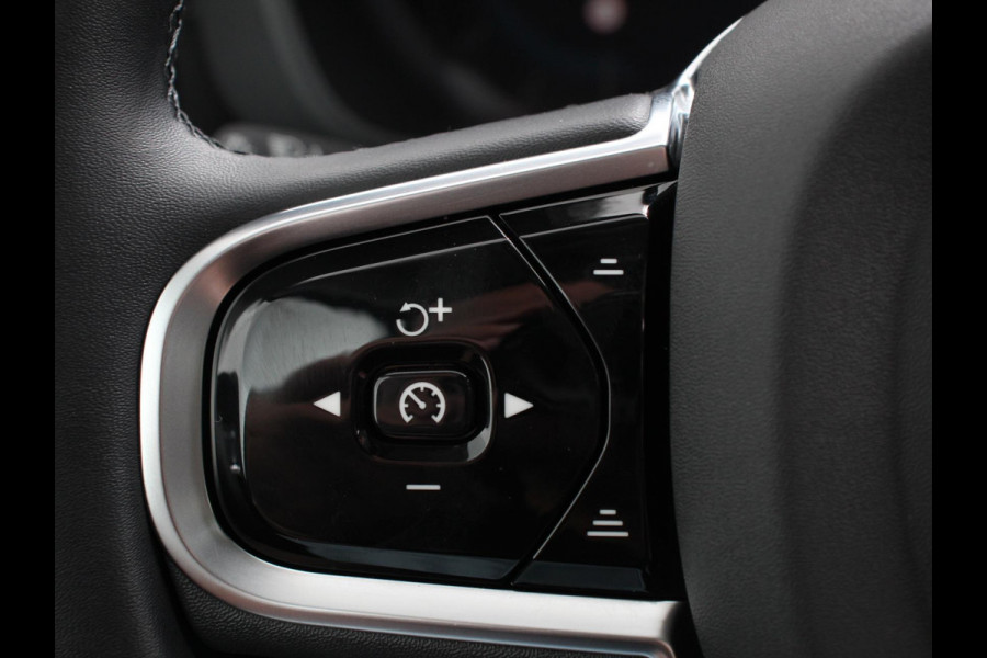 Volvo XC60 2.0 T6 398pk Plug-in hybrid AWD Ultimate Dark Bowers &Wilkins Premium Sound system Navigatie Google Panorama dak Camera Extra Getint glas Stoelen met massage functie