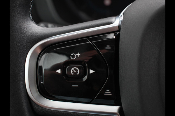 Volvo XC60 2.0 T6 398pk Plug-in hybrid AWD Ultimate Dark Bowers &Wilkins Premium Sound system Navigatie Google Panorama dak Camera Extra Getint glas Stoelen met massage functie